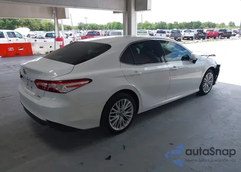 2018 Toyota Camry Xle z USA, uszkodzony, nr VIN 4T1B11HK3JU057316